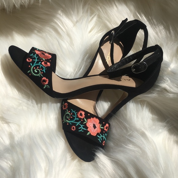 NWOB 🏷 ALDO Black Floral Heels - Picture 2 of 5